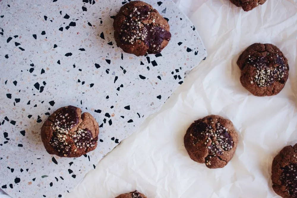 Recette : Cookies balls complets, truffes chocolat au CBD et graines de chanvre